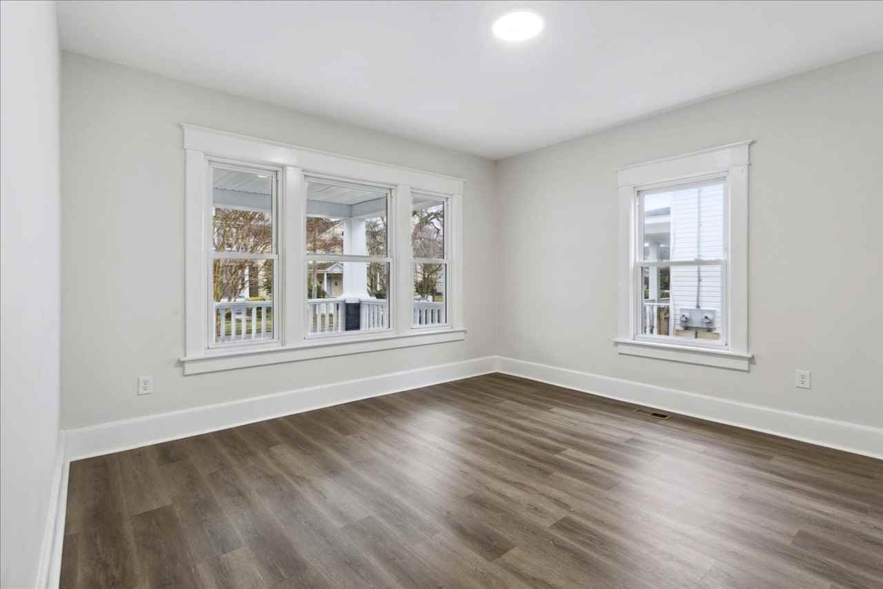 1307 Holly Ave - Photo 4 of 14