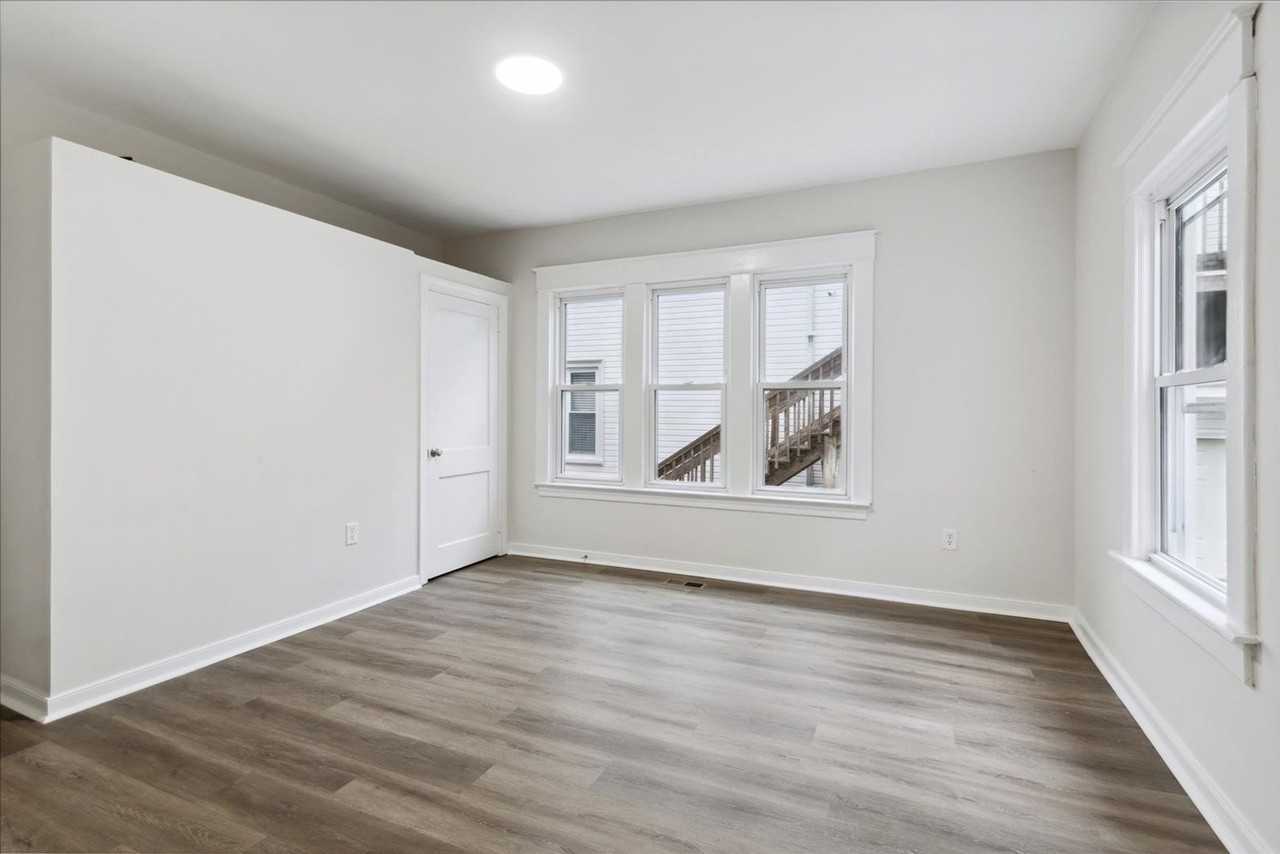 1307 Holly Ave - Photo 6 of 14