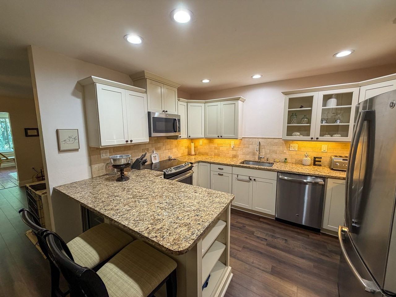 2728 Sw 14th Dr - Photo 4 of 31