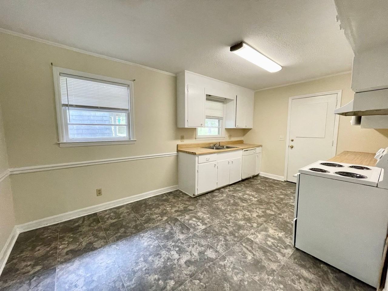 3824 Lee Hills Dr - Photo 4 of 11