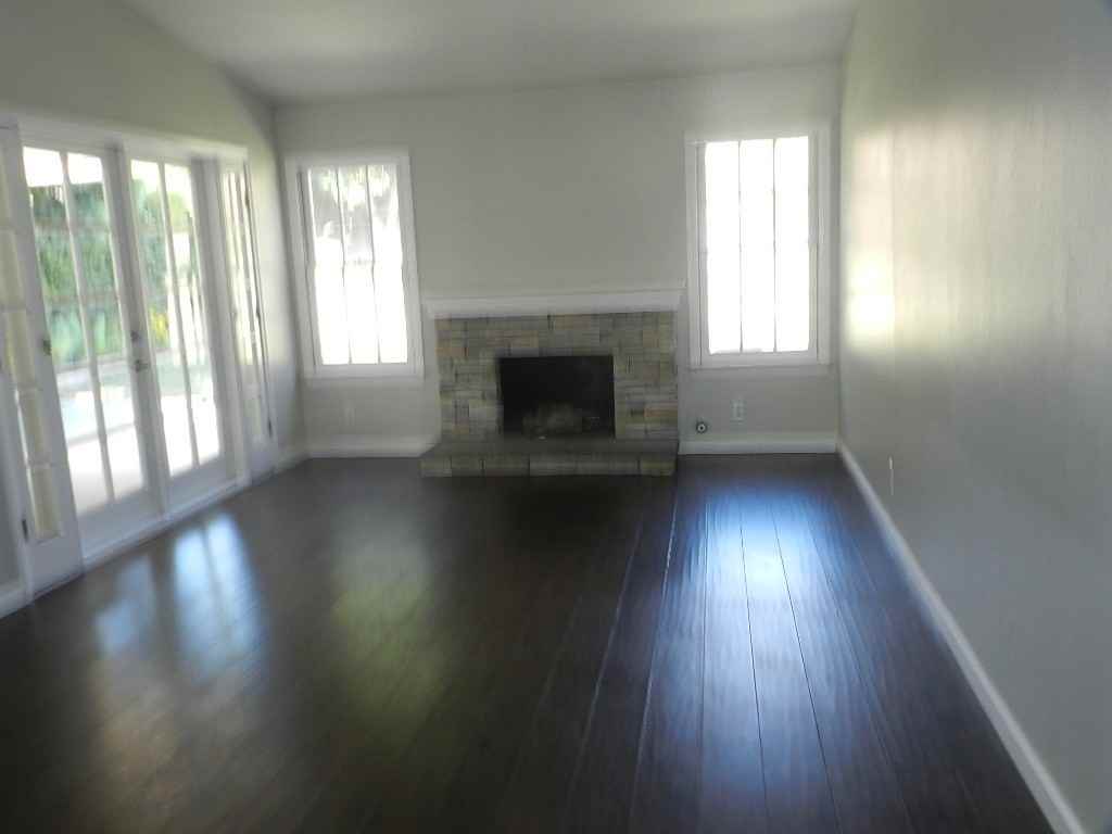 25261 Arcadian Ave - Photo 4 of 21
