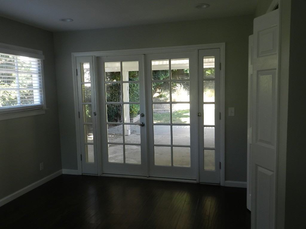25261 Arcadian Ave - Photo 6 of 21