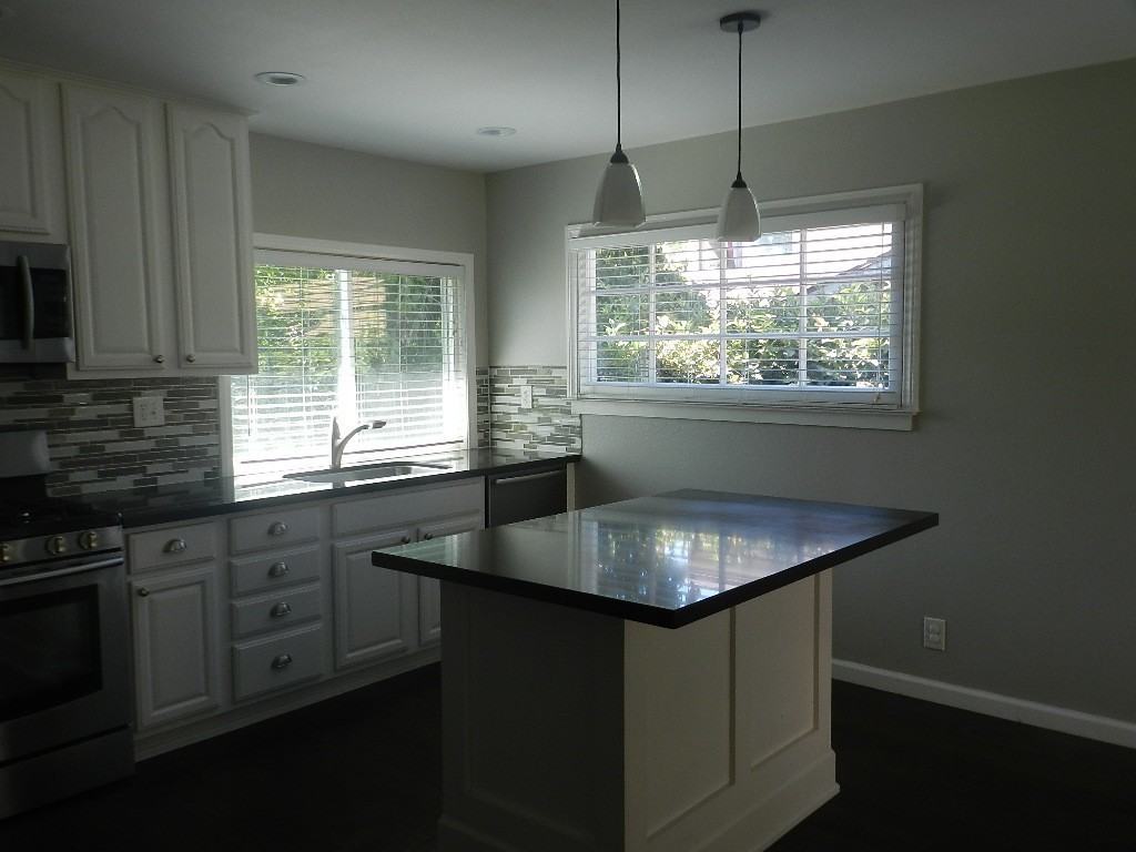 25261 Arcadian Ave - Photo 7 of 21