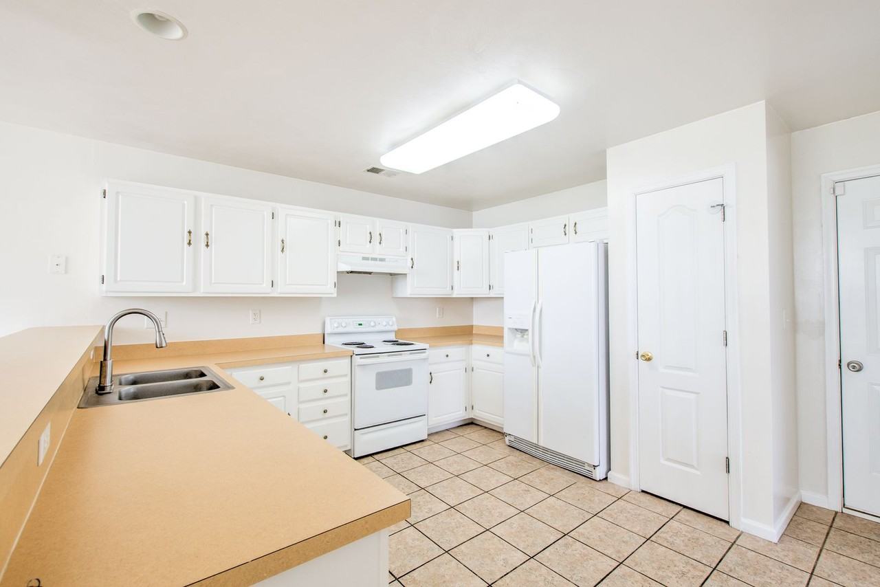 1560 Wynd Crest Way - Photo 3 of 23