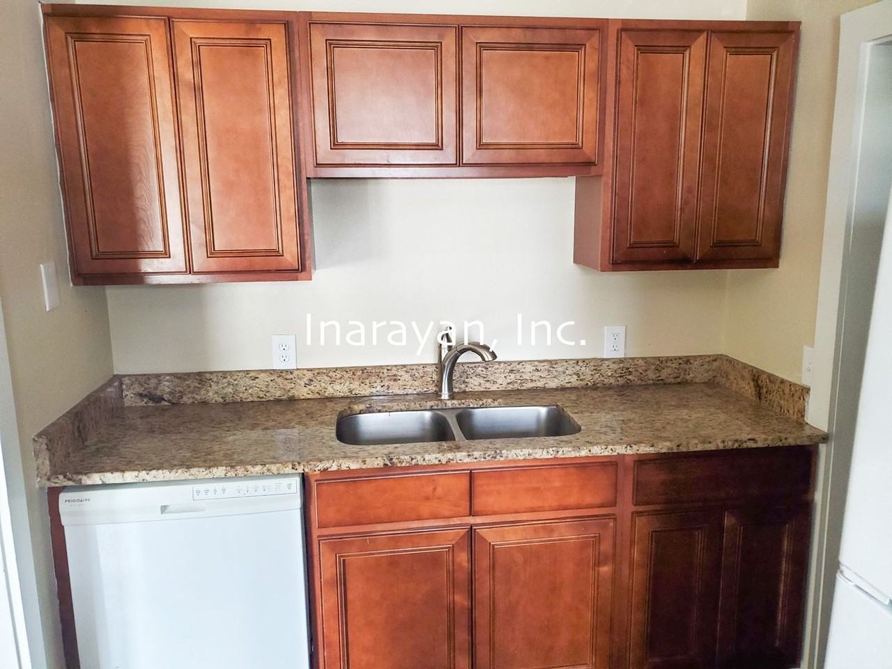 821 W Kaley Ave - Photo 6 of 10