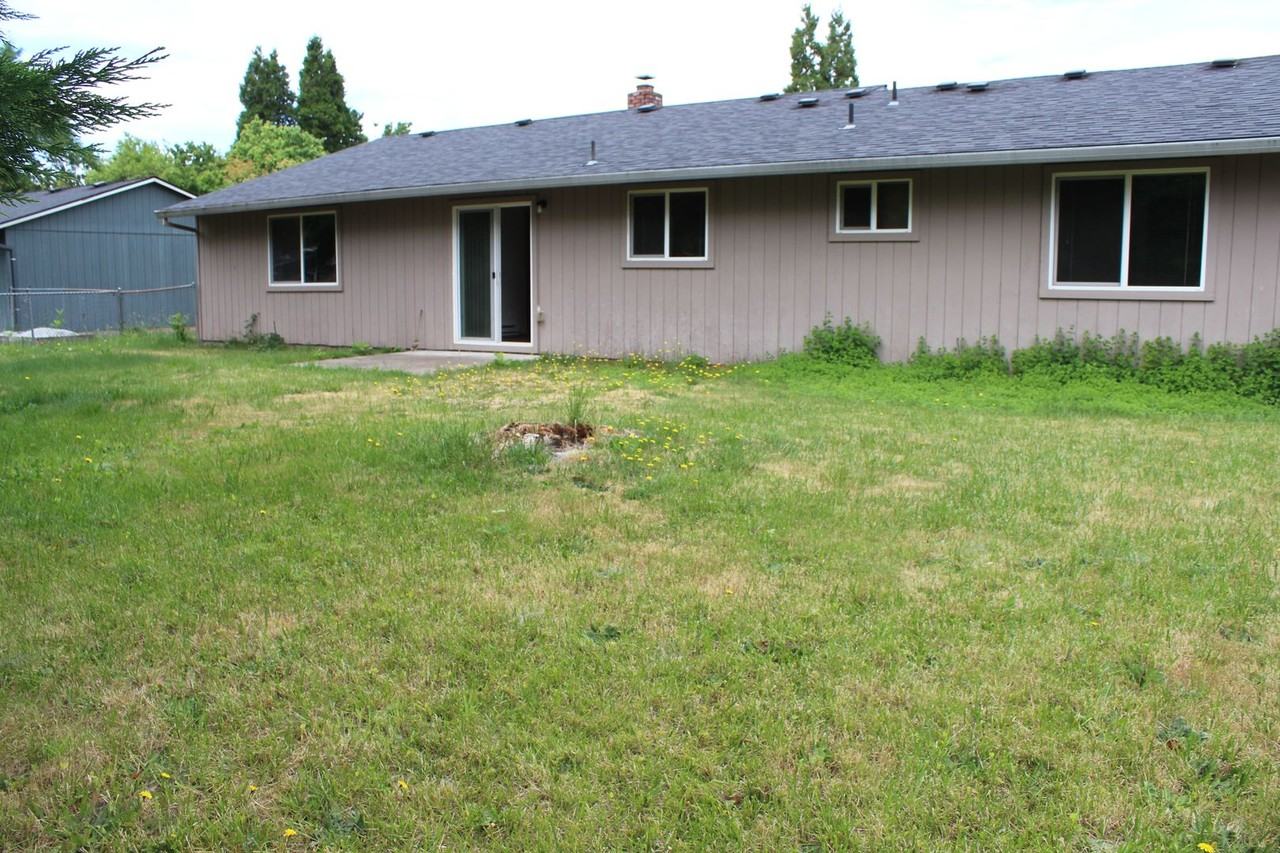 1892 Ne Kathryn St - Photo 2 of 16