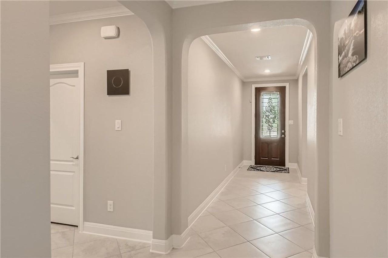 303 White River Dr - Photo 4 of 27