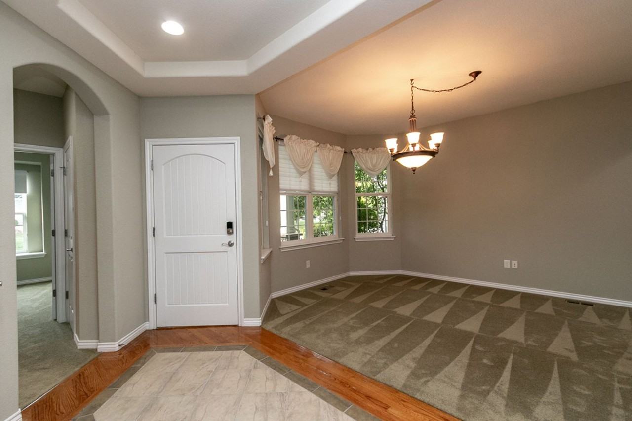711 Windflower Dr - Photo 4 of 30