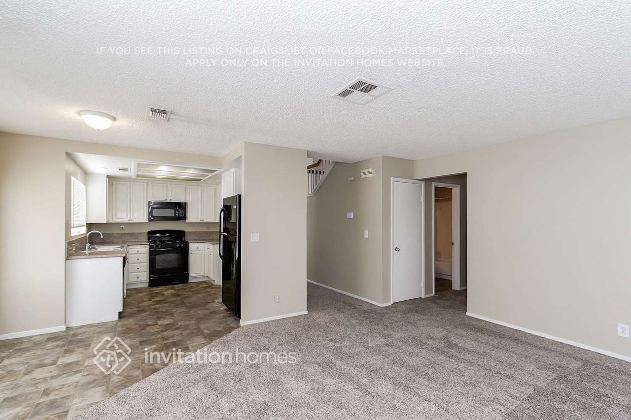 330 Templeton Dr - Photo 4 of 20