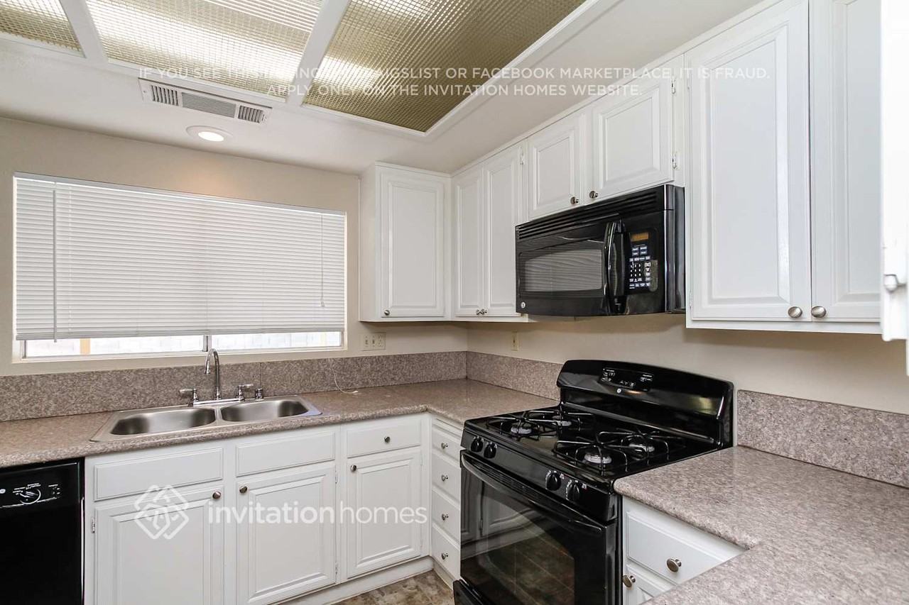 330 Templeton Dr - Photo 5 of 20