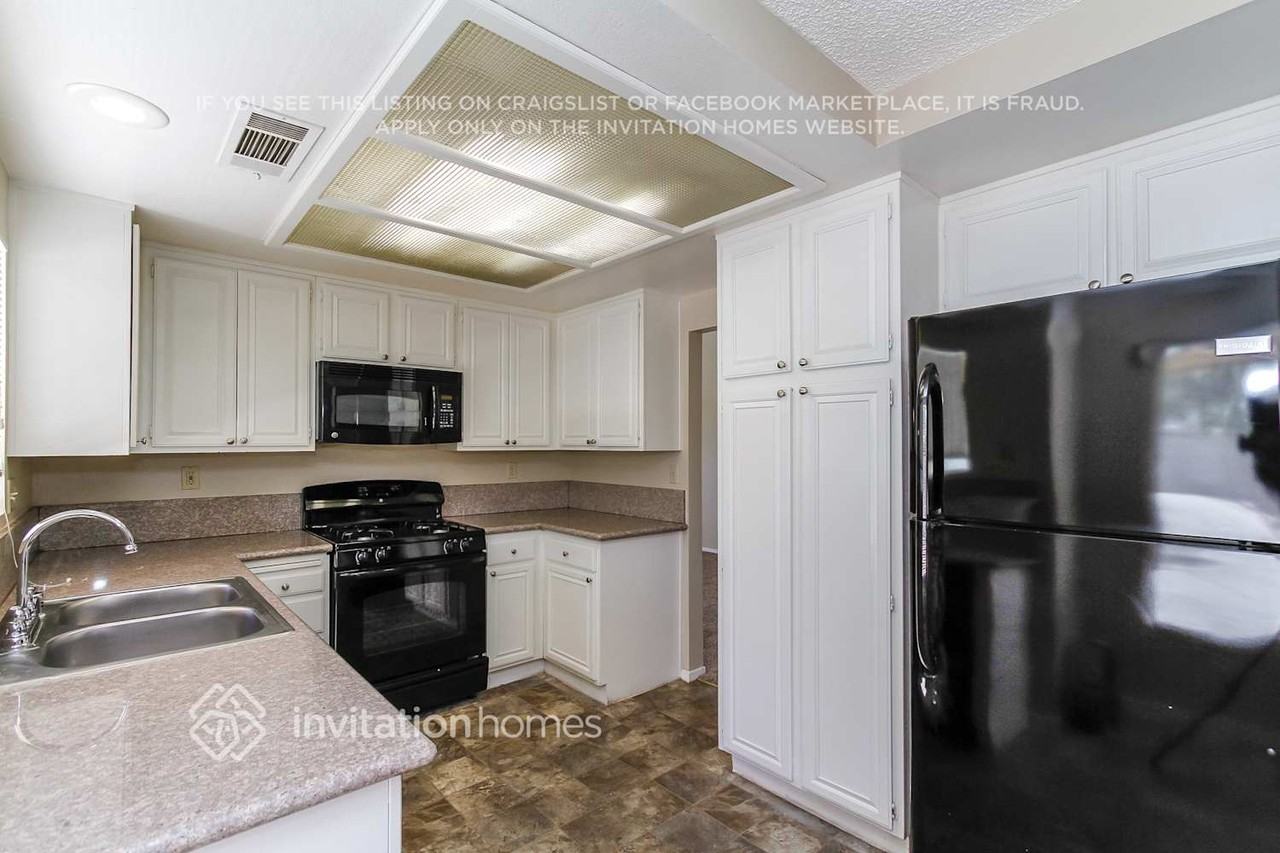 330 Templeton Dr - Photo 6 of 20