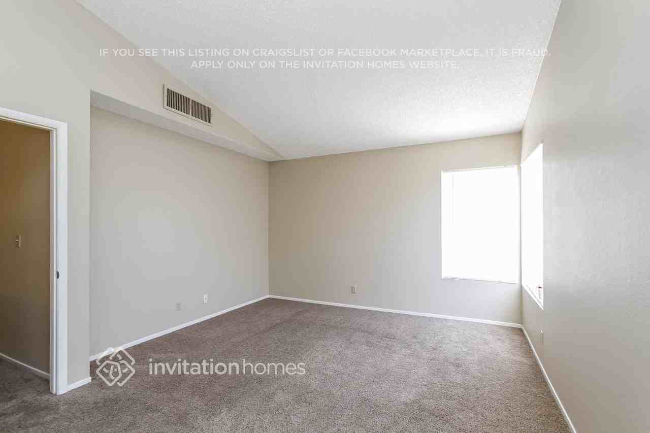 330 Templeton Dr - Photo 7 of 20