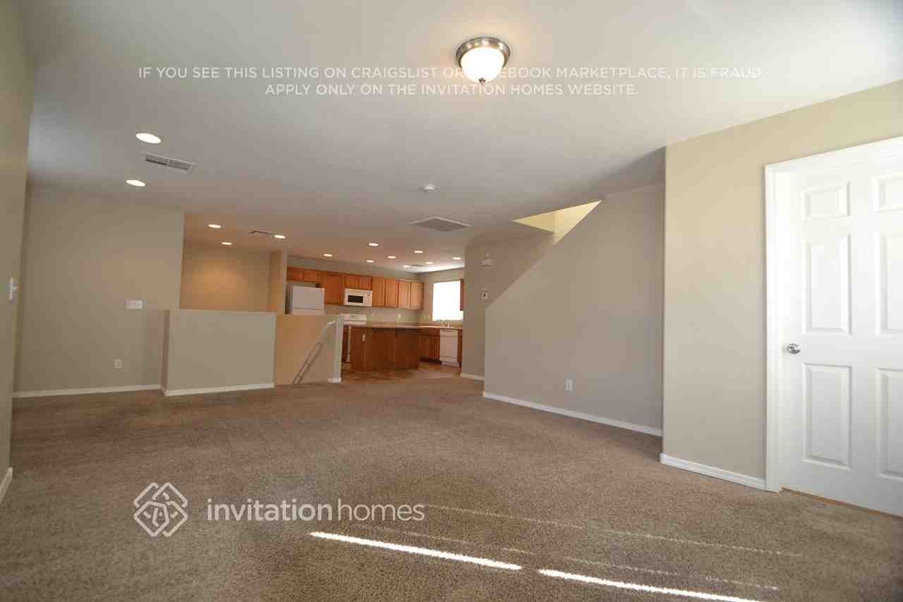 2108 Midas Touch Way - Photo 2 of 7