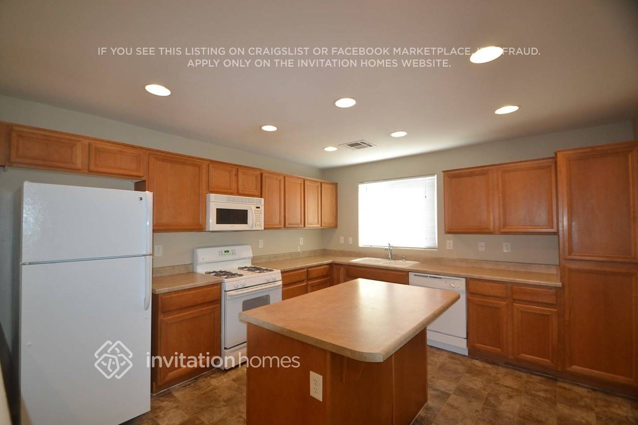 2108 Midas Touch Way - Photo 3 of 7