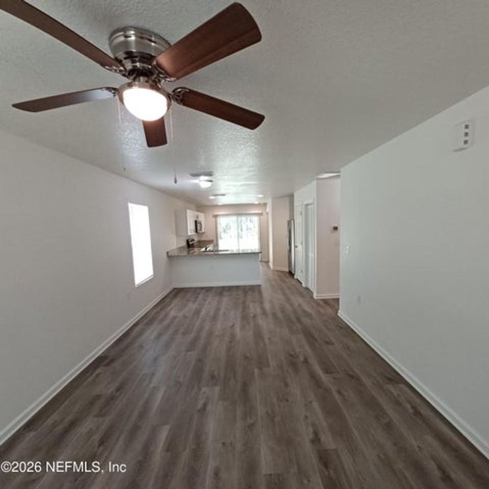 618 Hannah St - Photo 2 of 23