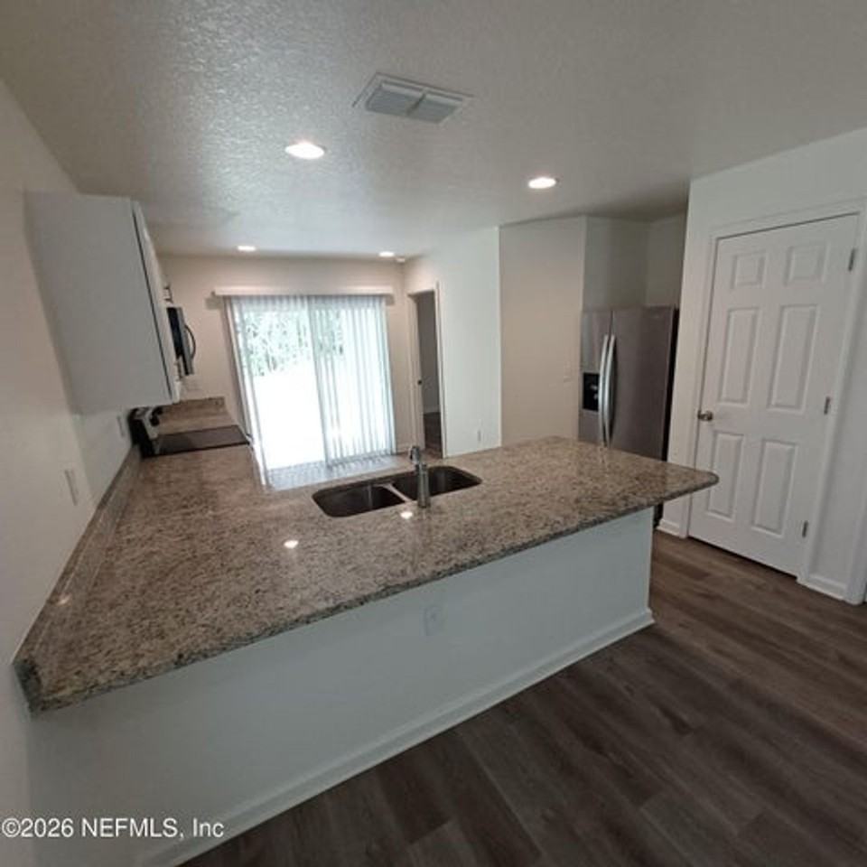 618 Hannah St - Photo 5 of 23