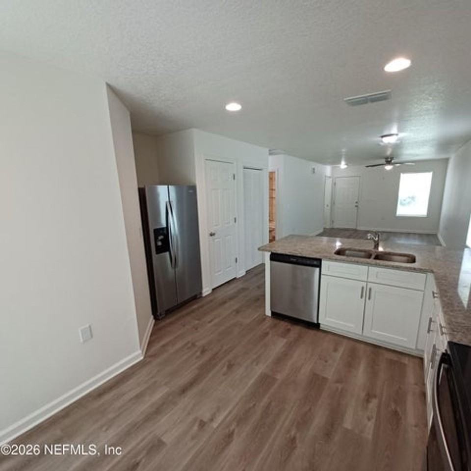 618 Hannah St - Photo 6 of 23