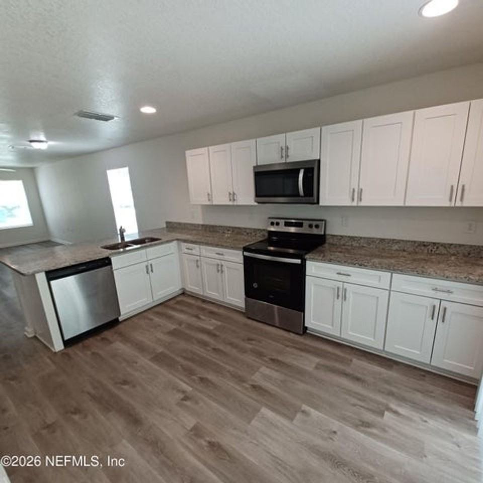 618 Hannah St - Photo 7 of 23