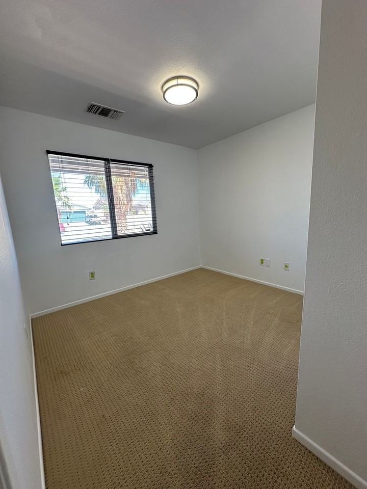 5216 Verenda Ave - Photo 3 of 23