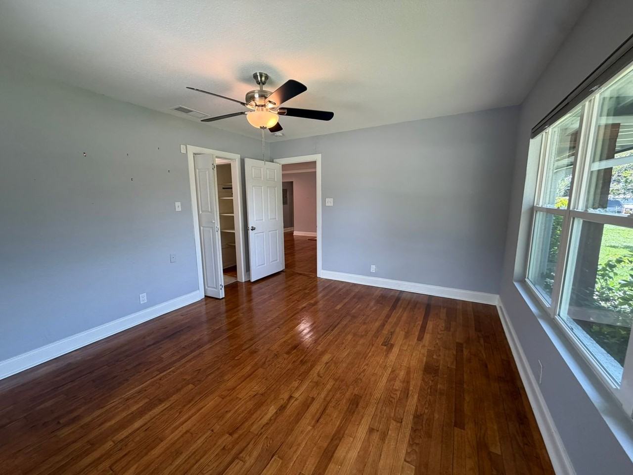 2555 W Kings Hwy - Photo 5 of 22