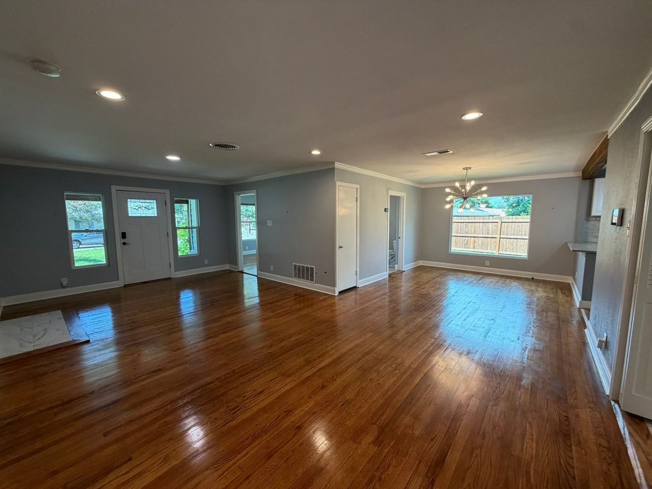 2555 W Kings Hwy - Photo 6 of 22