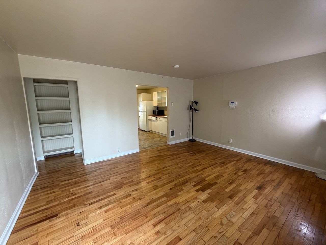 1043 S Oxford St - Photo 2 of 16
