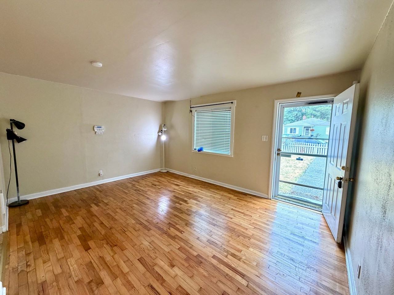 1043 S Oxford St - Photo 3 of 16