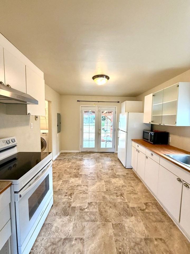 1043 S Oxford St - Photo 4 of 16