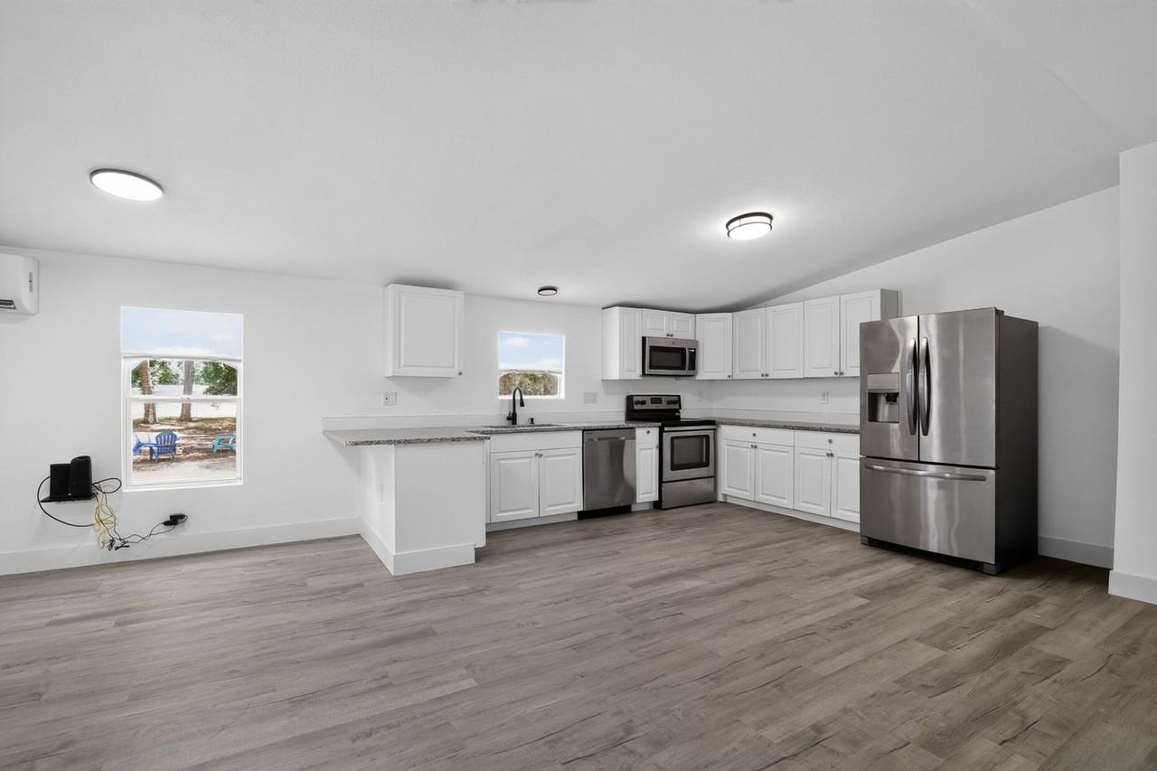 7180 Sw 19th Pl - Photo 2 of 35