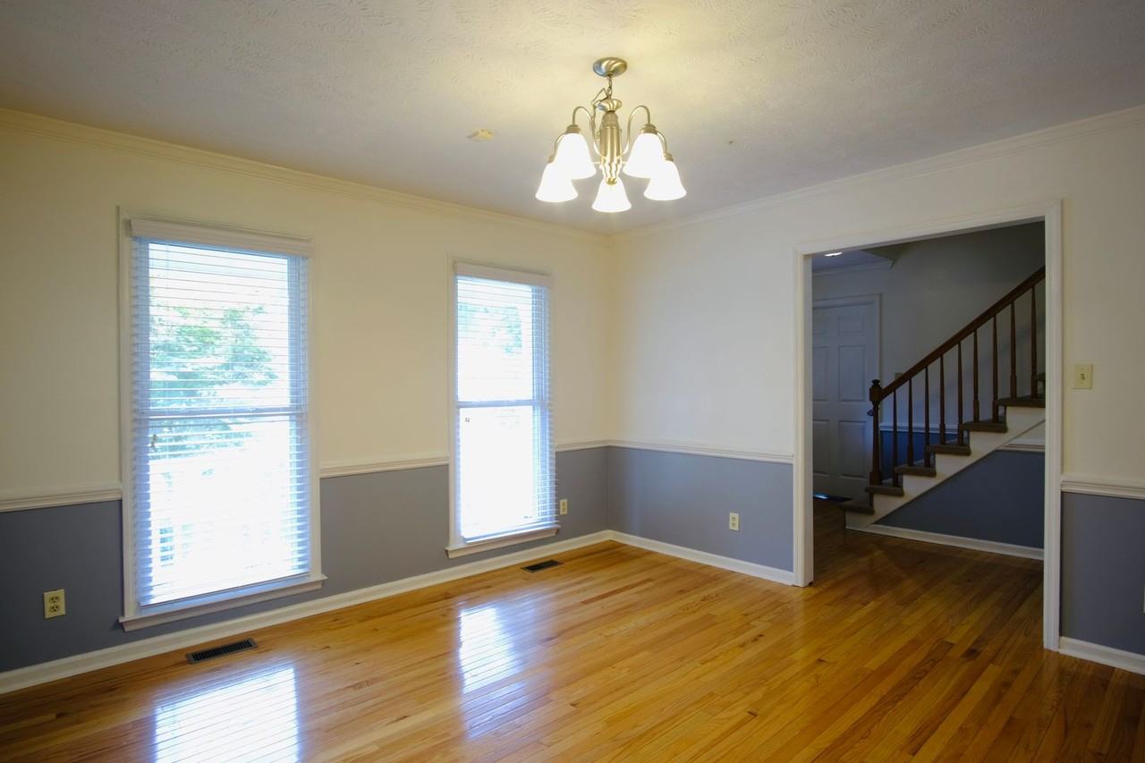 1978 Penrose Dr - Photo 4 of 34