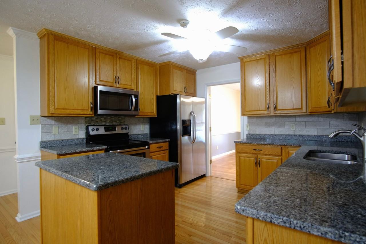 1978 Penrose Dr - Photo 5 of 34