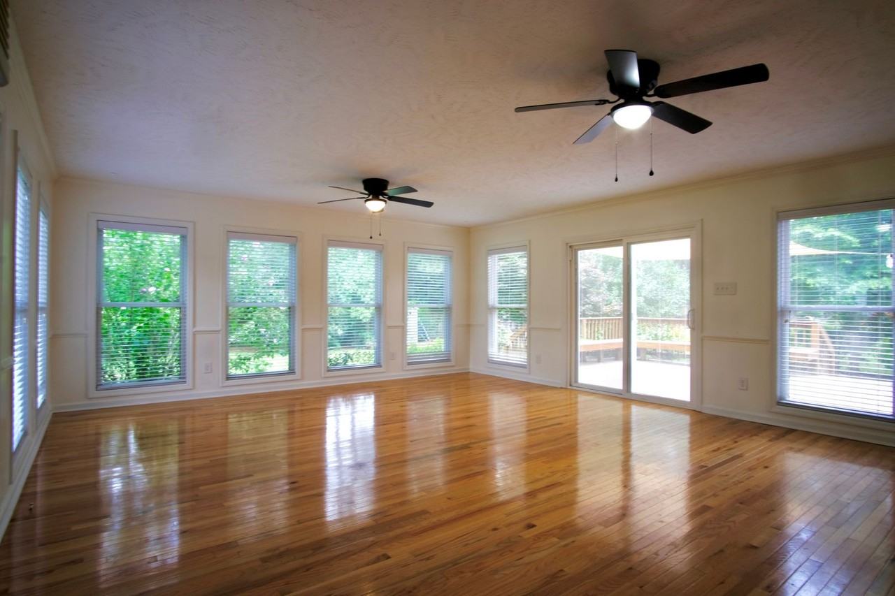 1978 Penrose Dr - Photo 7 of 34