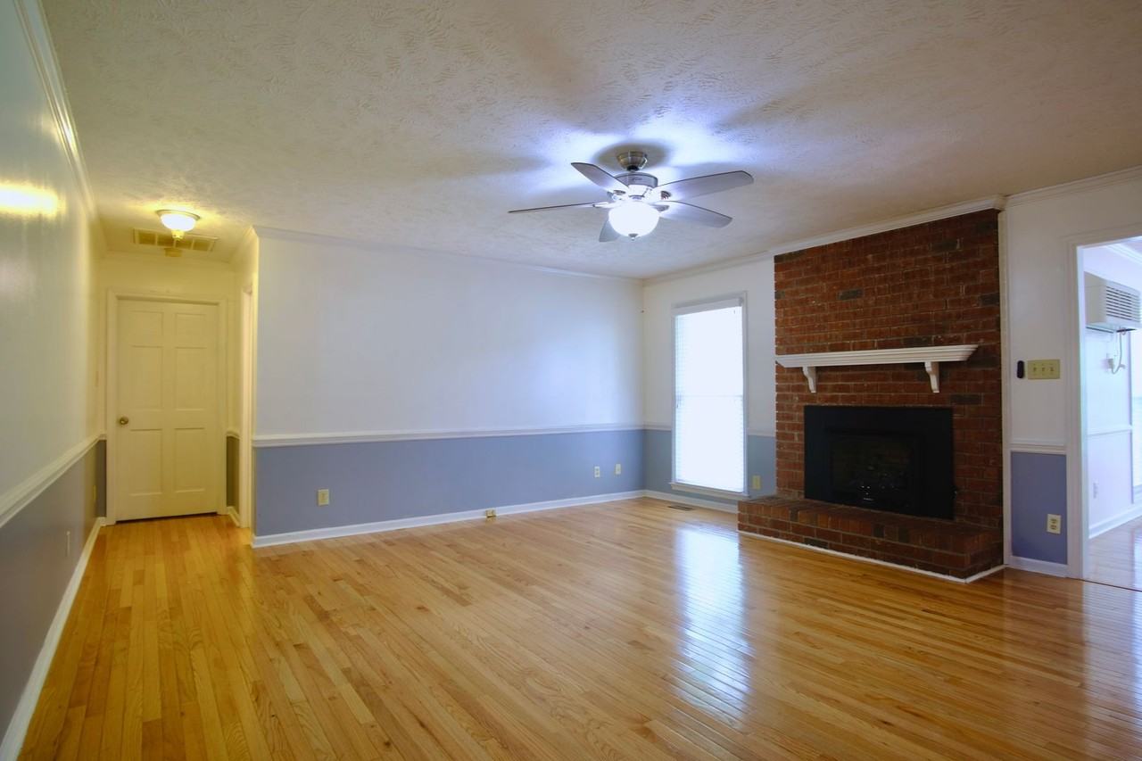 1978 Penrose Dr - Photo 6 of 34