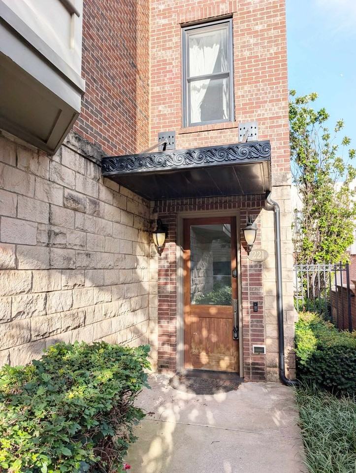 221 N Geary Ave - Photo 2 of 19