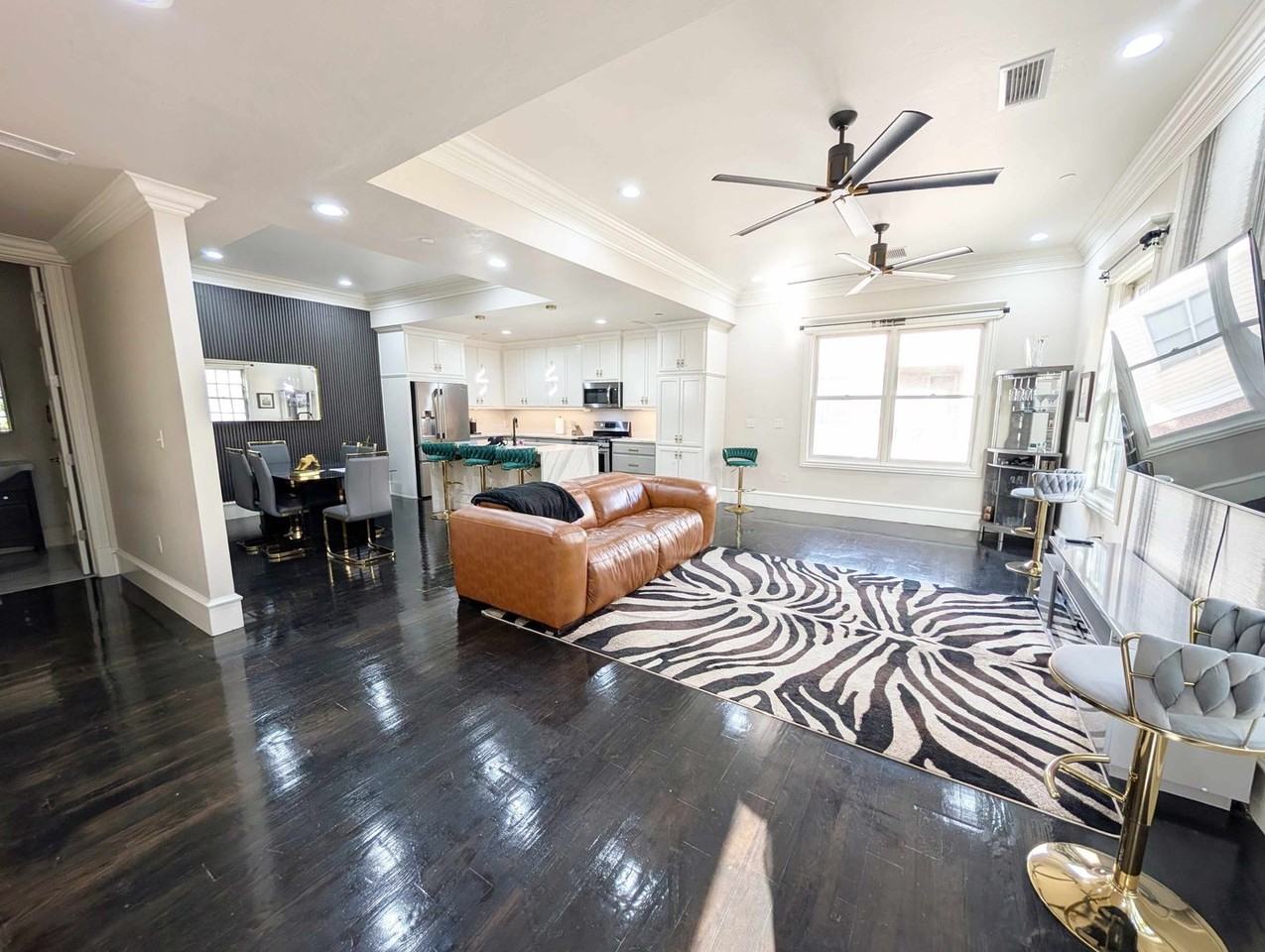 221 N Geary Ave - Photo 4 of 19