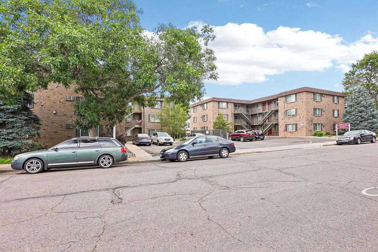 Knollwood and Tanglewood Apartments - Photo 2 of 10