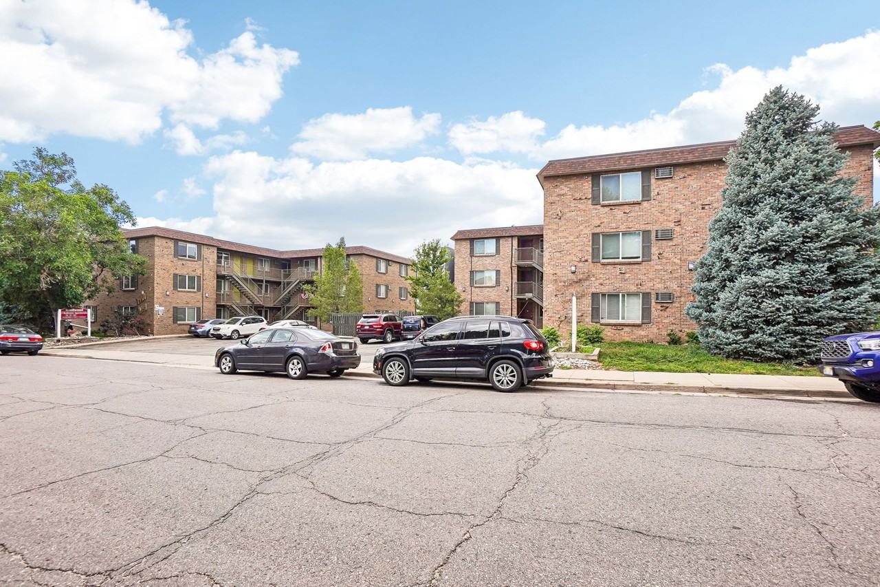 Knollwood and Tanglewood Apartments - Photo 5 of 10