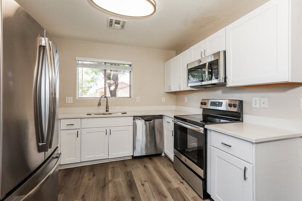 1074 E Silversmith Trl - Photo 7 of 16