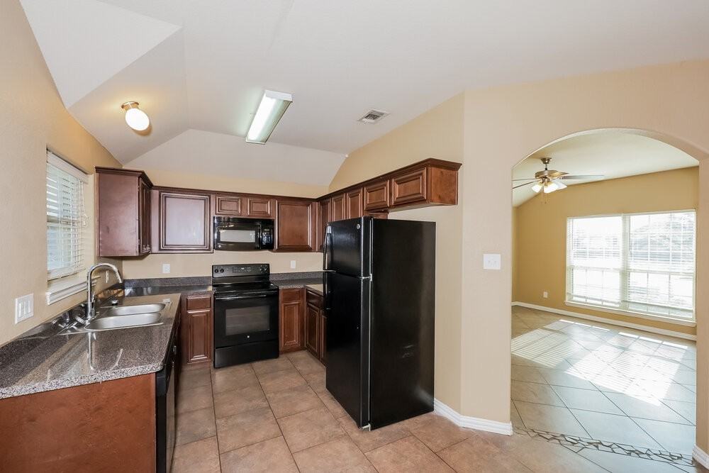 7681 Hollow Point Dr - Photo 7 of 16