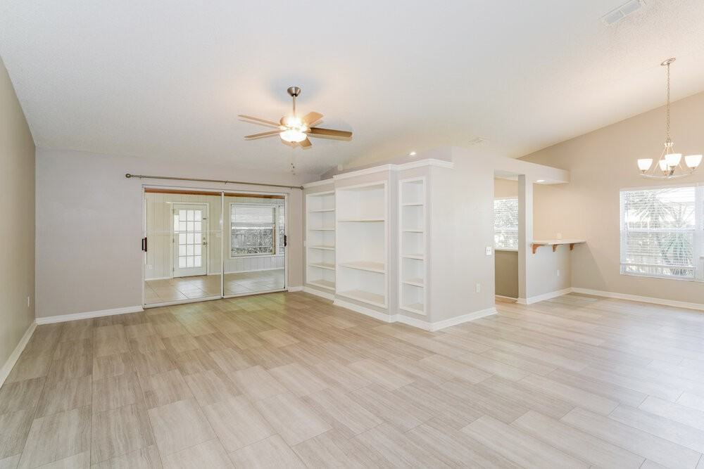 26808 Haverhill Dr - Photo 3 of 16