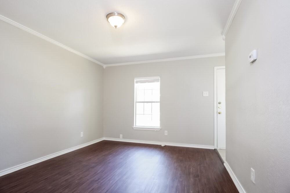 1050 Brownwood Dr - Photo 3 of 14