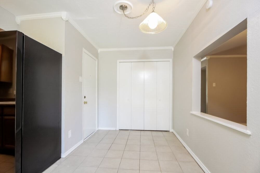 1050 Brownwood Dr - Photo 5 of 14