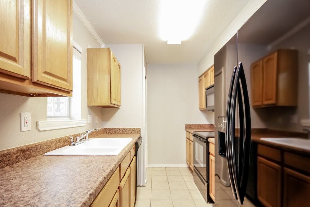 1050 Brownwood Dr - Photo 6 of 14