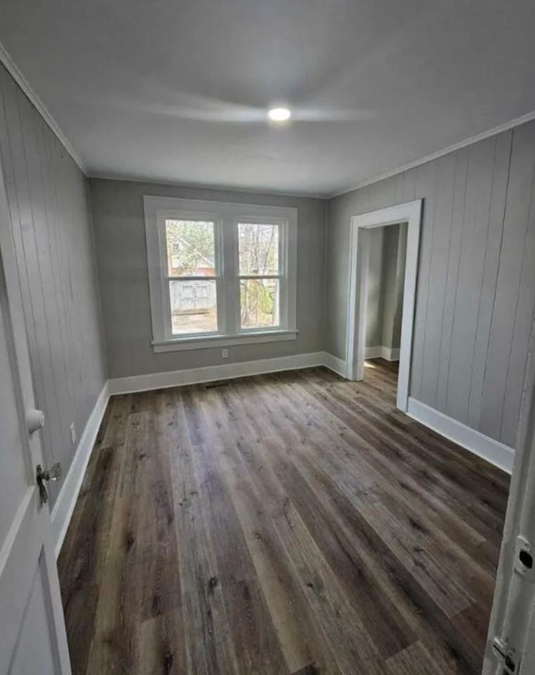 127 Walnut St - Photo 3 of 11