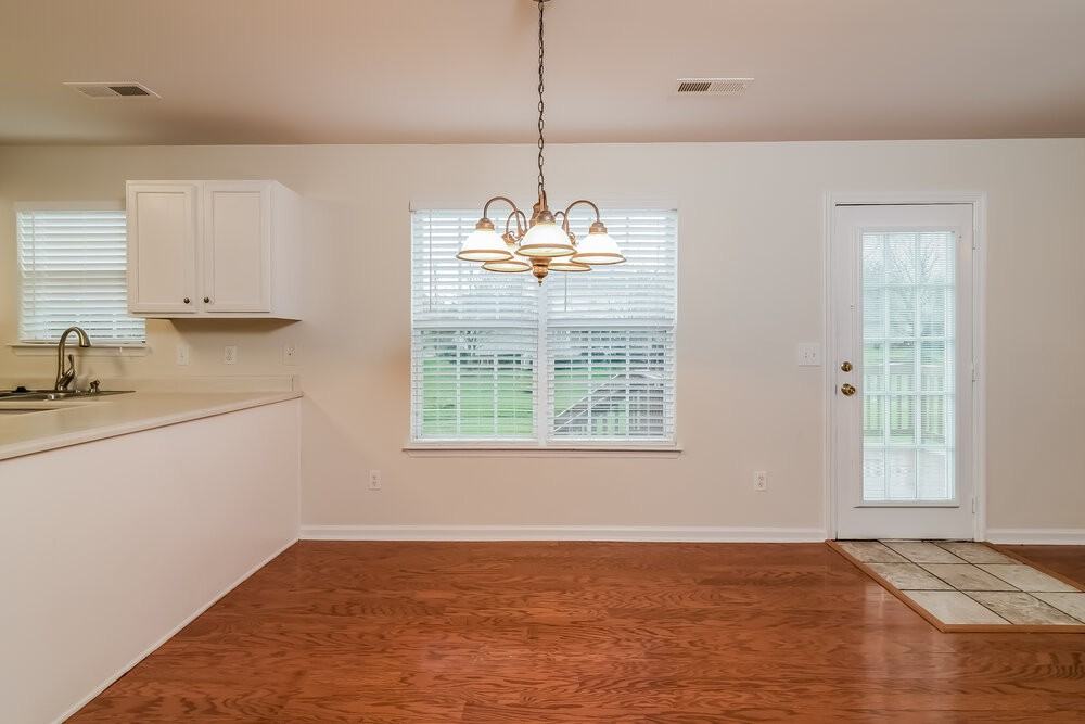 1864 Devon Dr - Photo 4 of 17