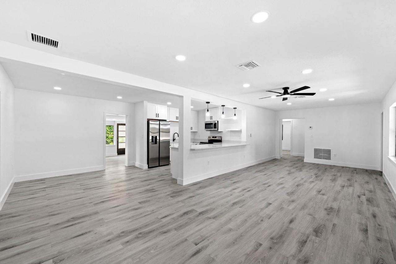 1215 22nd St W - Photo 4 of 11