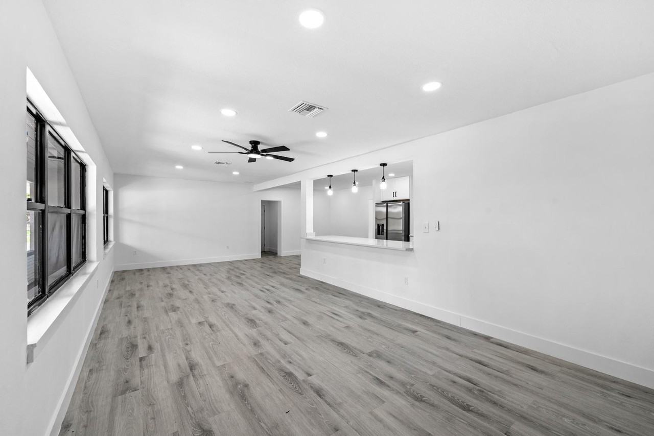 1215 22nd St W - Photo 5 of 11