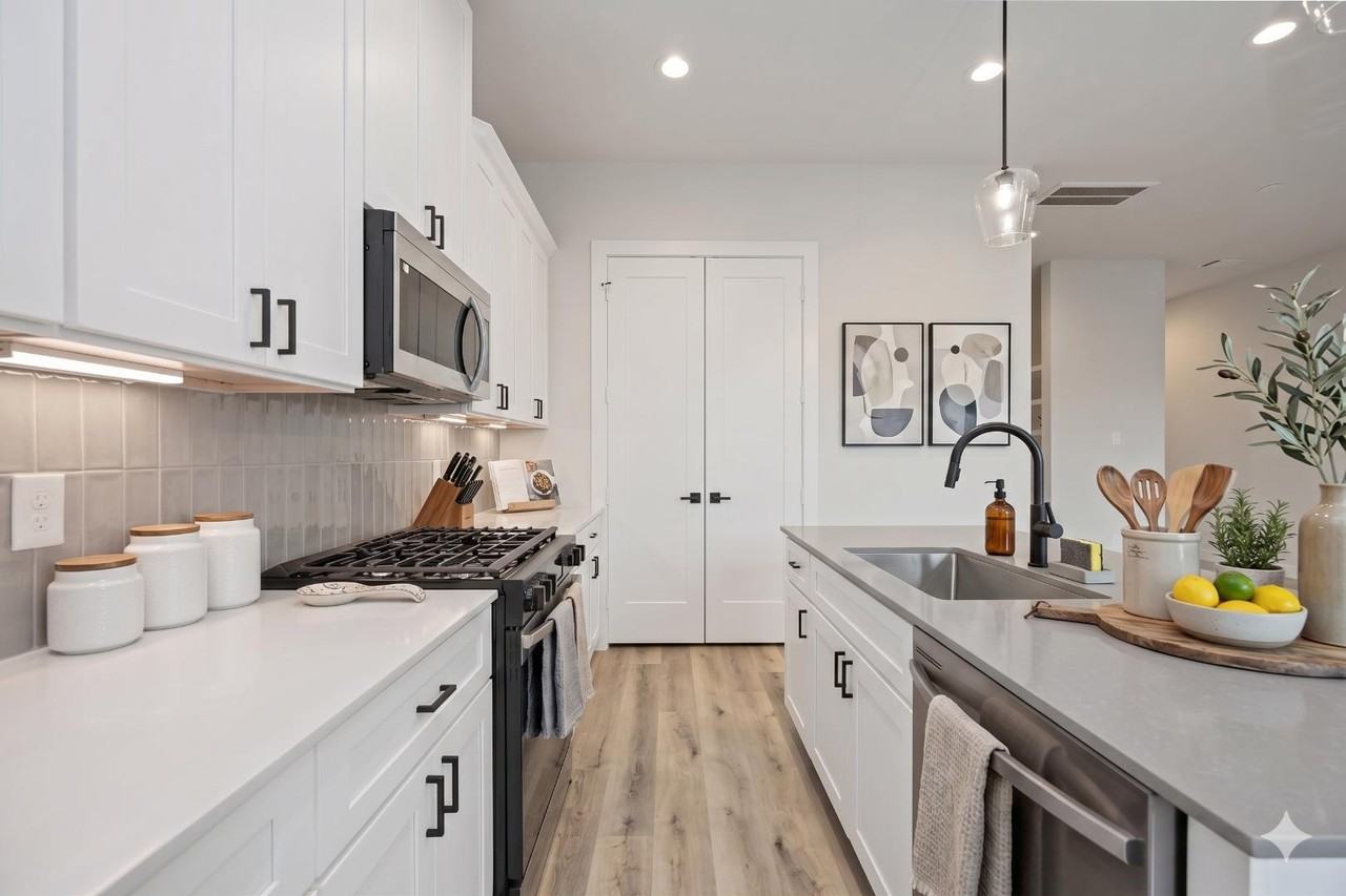 6111 De Campo St - Photo 3 of 14