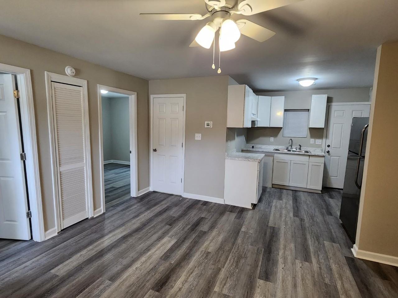 Schmidt Street Apartments - Photo 7 of 41
