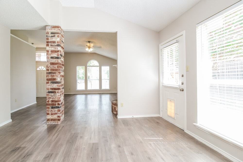 7900 Flowertree Ct - Photo 4 of 16